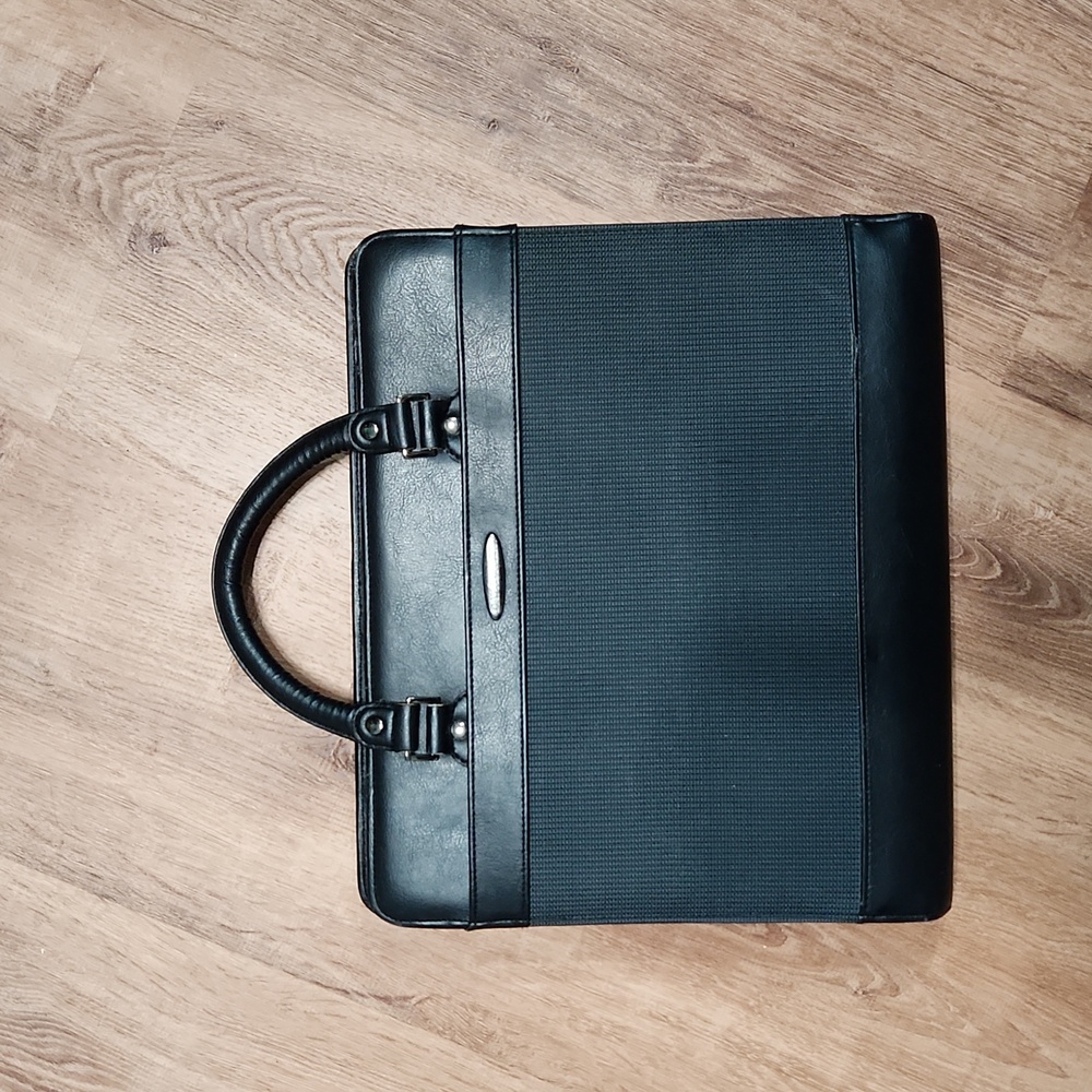 NWOT! Day Runner " Berlin" Office Briefcase Black Basic